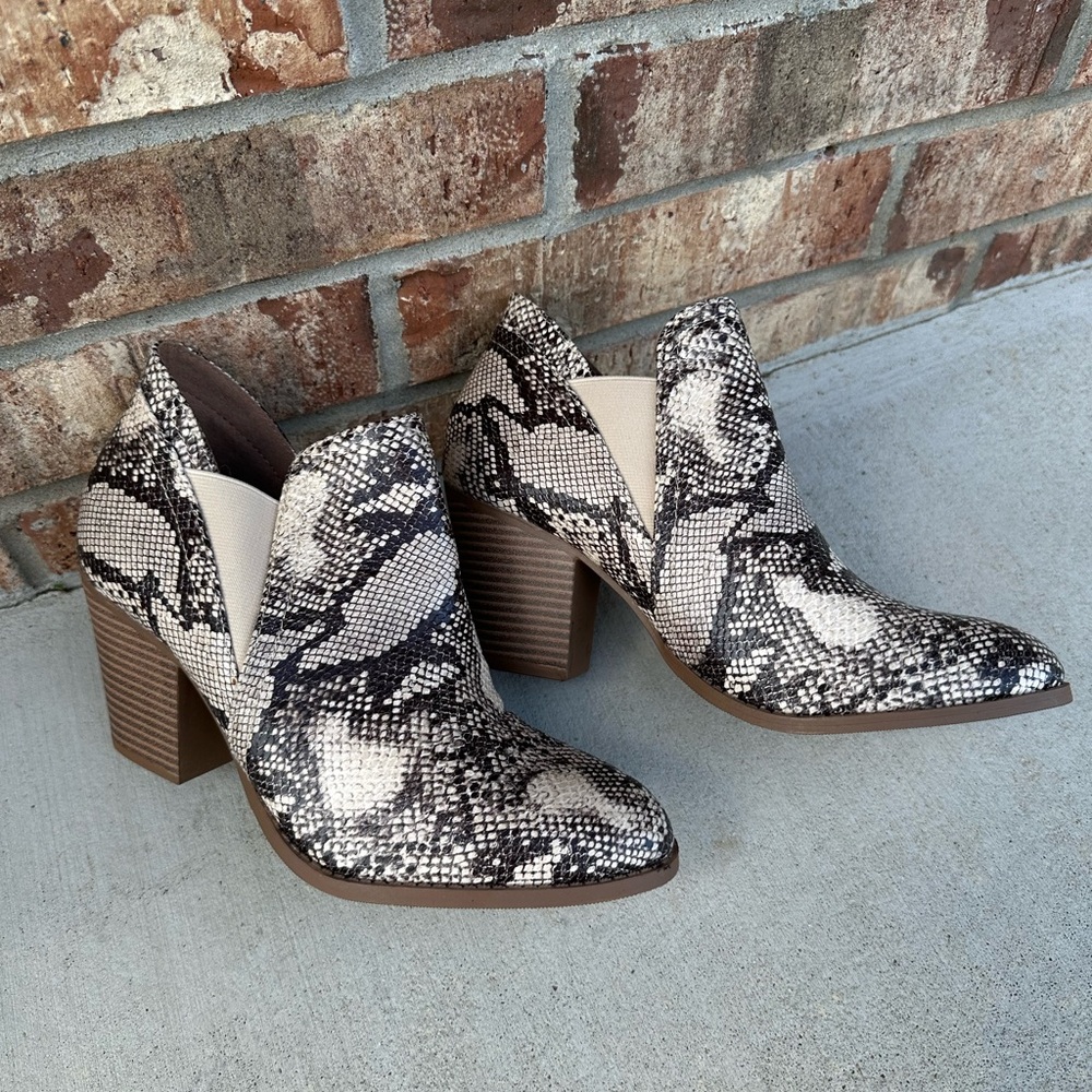 Cityclassified Black and White Ankle Booties with Chunky Heel